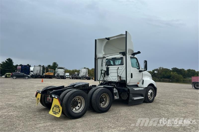 International LT625 6x4 T/A Day Cab Truck Tractor Nyergesvontatók