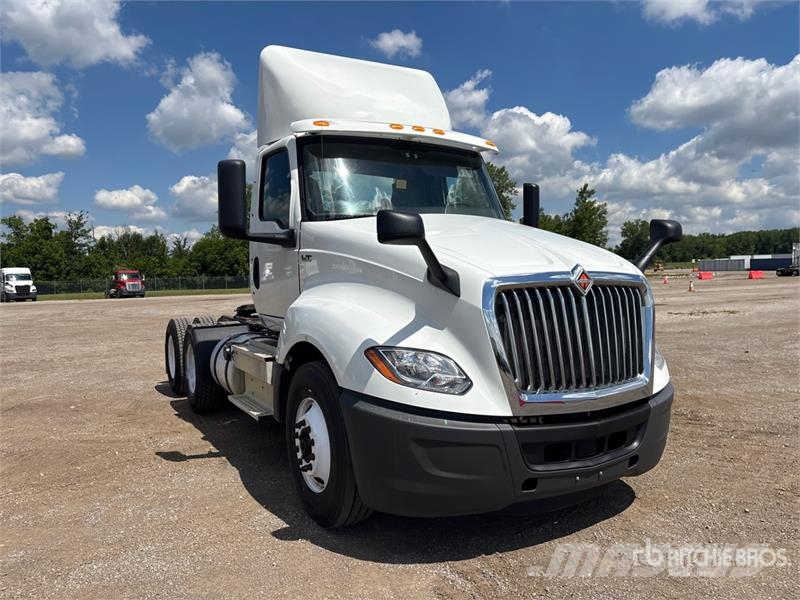 International LT625 6x4 T/A Day Cab Truck Tractor Traktorske jedinice