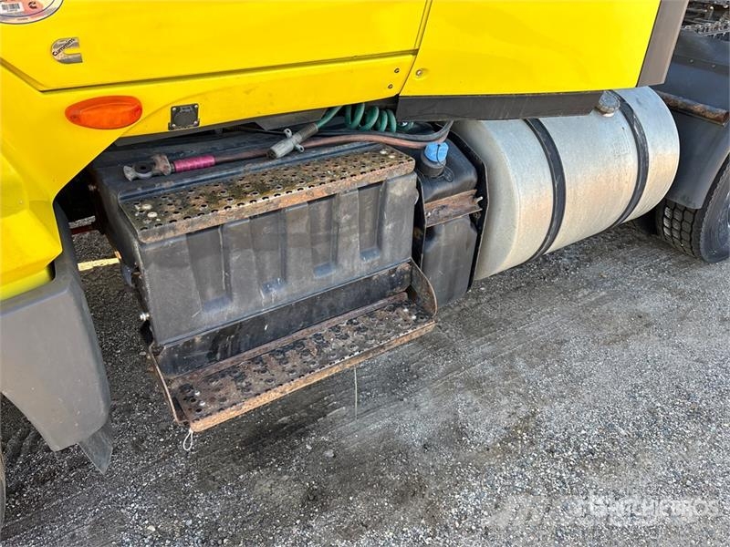International LT625 6x4 T/A Day Cab Truck Tractor Τράκτορες