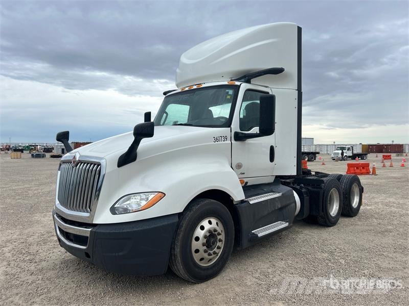 International LT625 6x4 T/A Day Cab Truck Tractor Traktorske jedinice