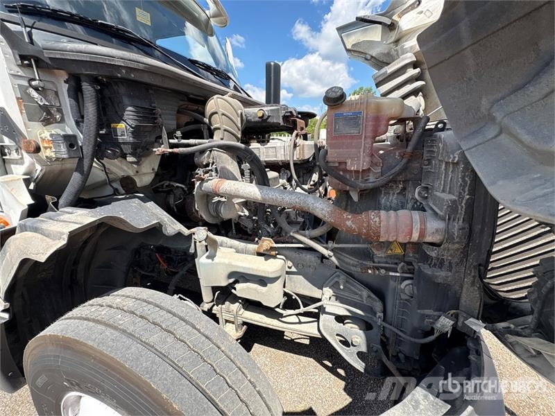 International LT625 6x4 T/A Day Cab Truck Tractor Traktorske jedinice