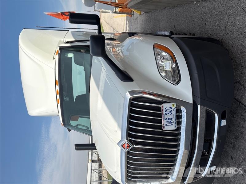 International LT625 6x4 T/A Day Cab Truck Tractor Cabezas tractoras