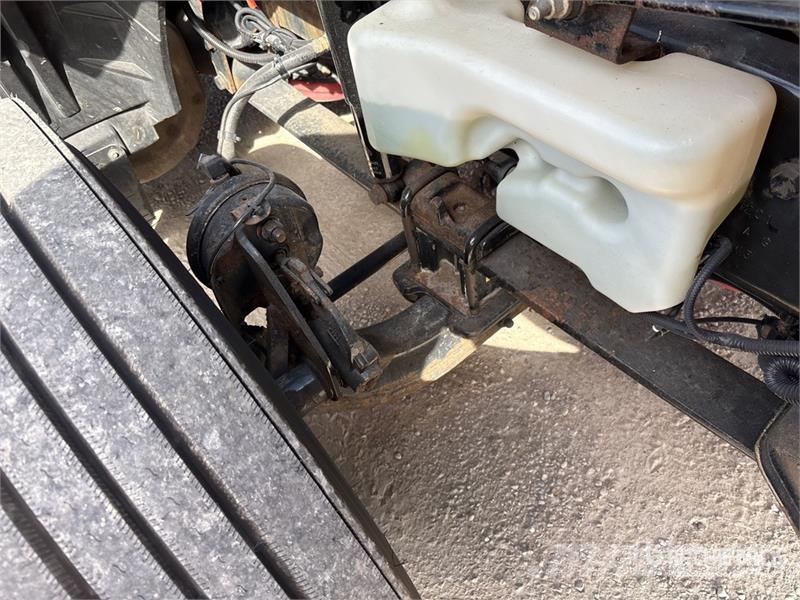International LT625 6x4 T/A Day Cab Truck Tractor Camiones tractor