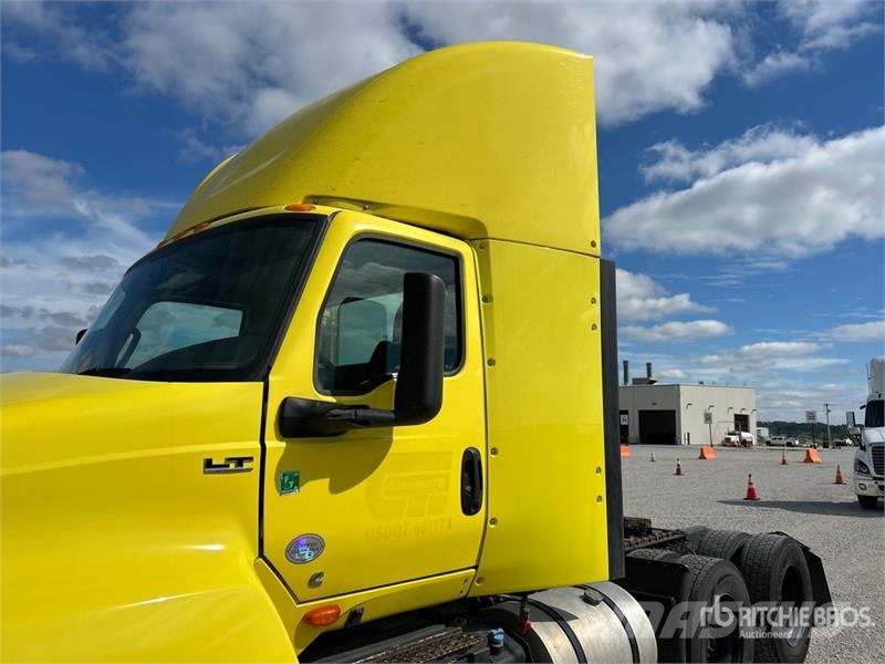 International LT625 6x4 T/A Day Cab Truck Tractor 牵引车