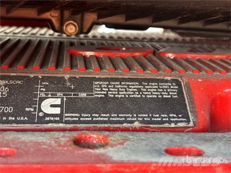 International LT625 6x4 T/A Day Cab Truck Tractor Camiones tractor