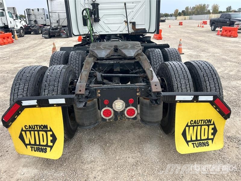 International LT625 6x4 T/A Day Cab Truck Tractor Traktorske jedinice