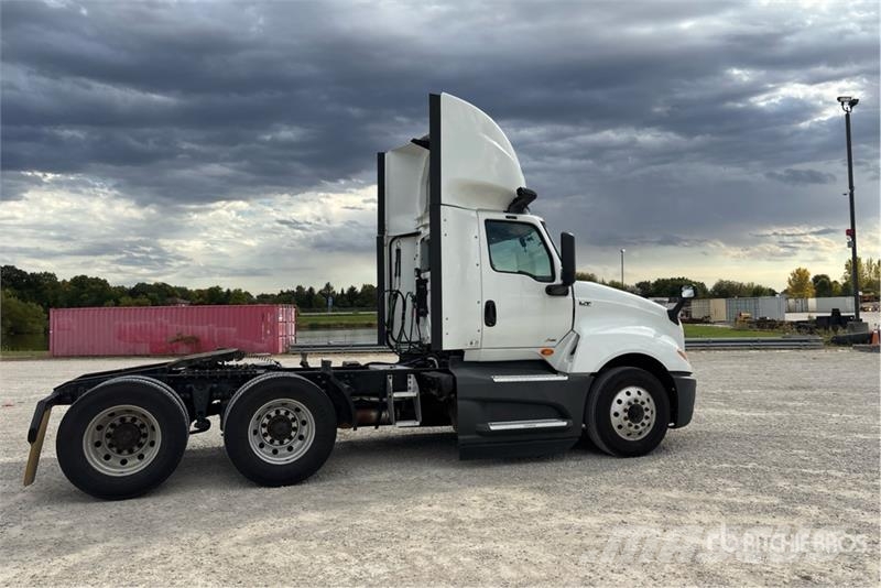 International LT625 6x4 T/A Day Cab Truck Tractor Sadulveokid
