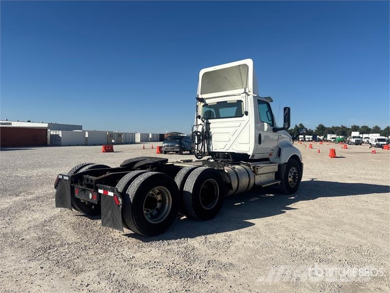 International LT625 6x4 T/A Day Cab Truck Tractor Vlačilci