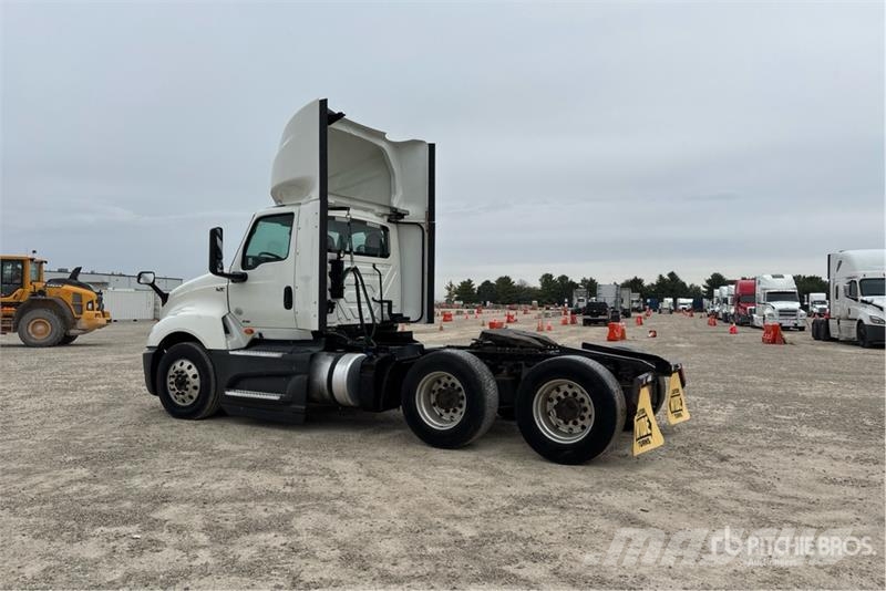 International LT625 6x4 T/A Day Cab Truck Tractor Vlačilci