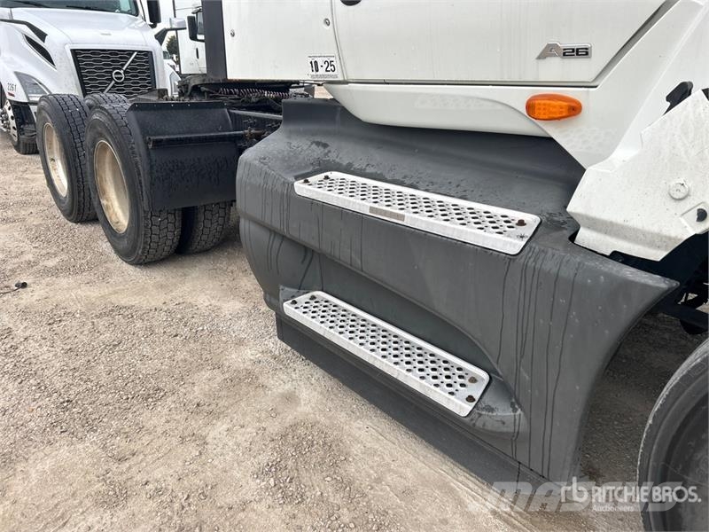 International LT625 6x4 T/A Day Cab Truck Tractor Traktorske jedinice