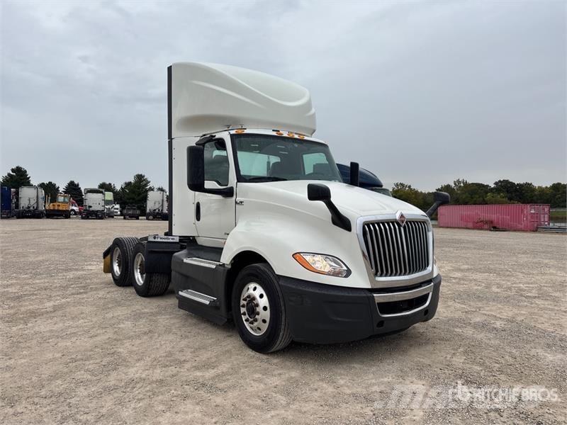 International LT625 6x4 T/A Day Cab Truck Tractor Traktorske jedinice