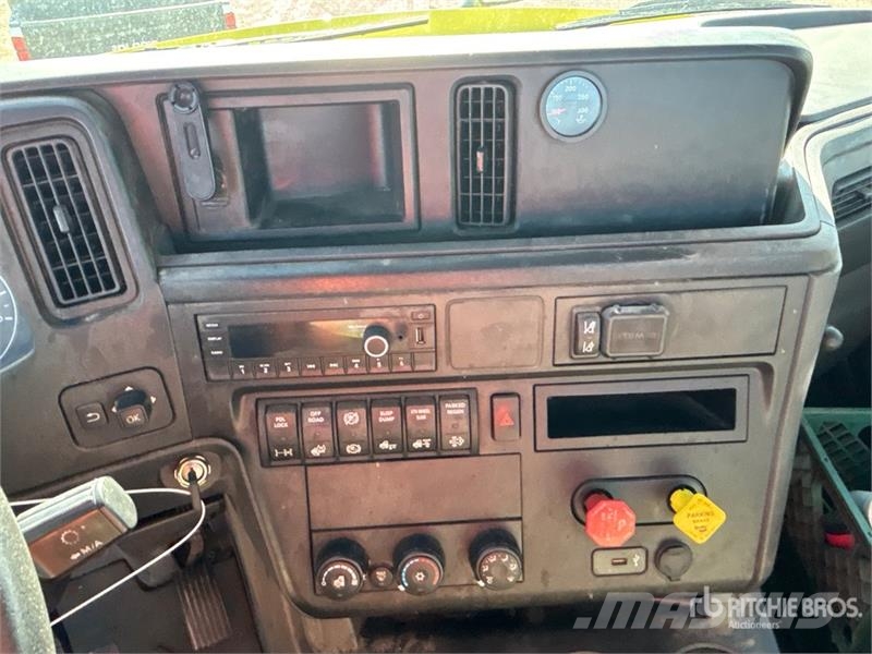 International LT625 6x4 T/A Day Cab Truck Tractor Τράκτορες