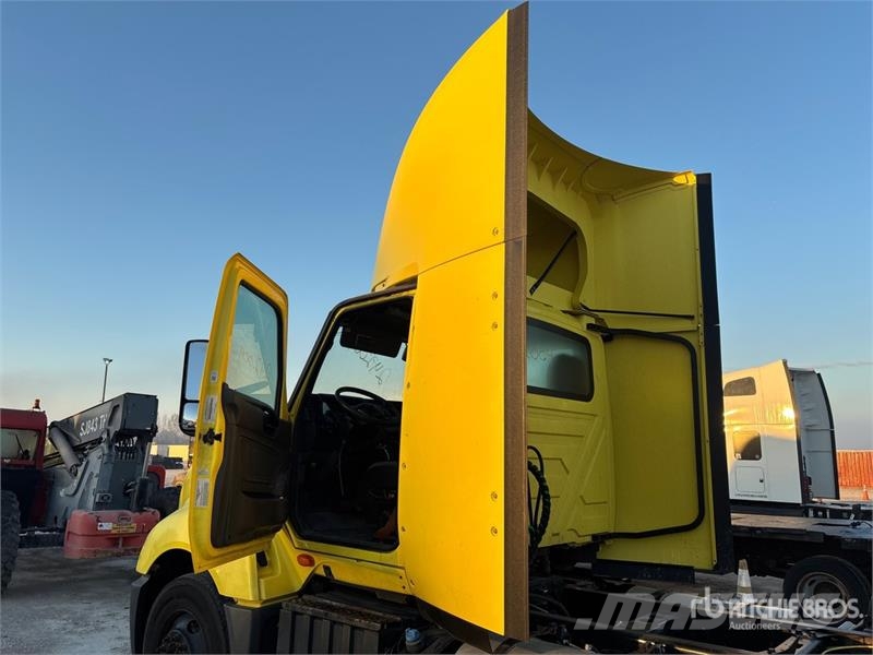 International LT625 6x4 T/A Day Cab Truck Tractor Τράκτορες