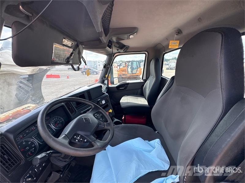 International LT625 6x4 T/A Day Cab Truck Tractor Traktorske jedinice