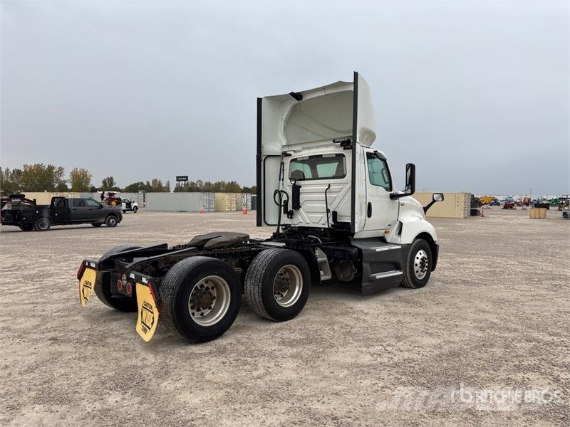 International LT625 6x4 T/A Day Cab Truck Tractor Sadulveokid