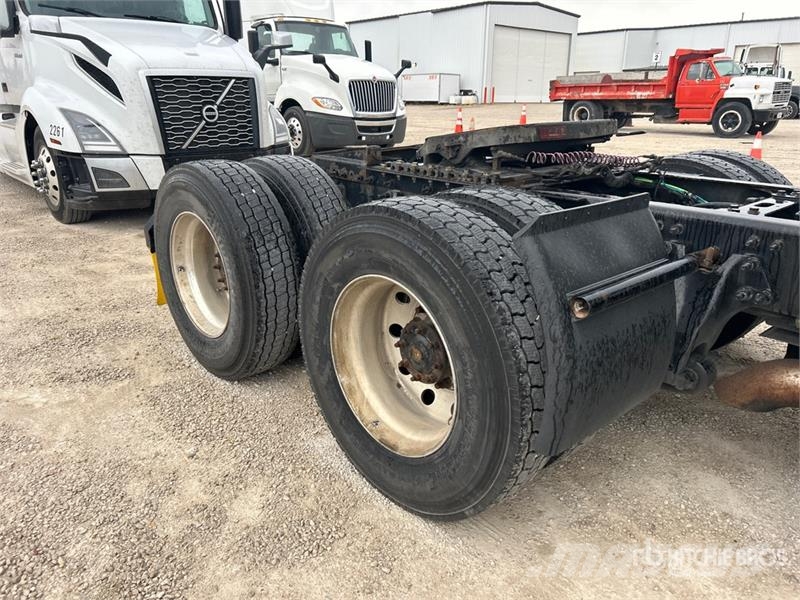 International LT625 6x4 T/A Day Cab Truck Tractor Traktorske jedinice