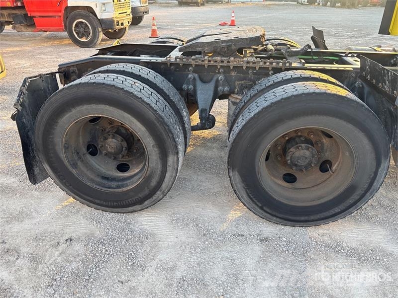 International LT625 6x4 T/A Day Cab Truck Tractor Τράκτορες