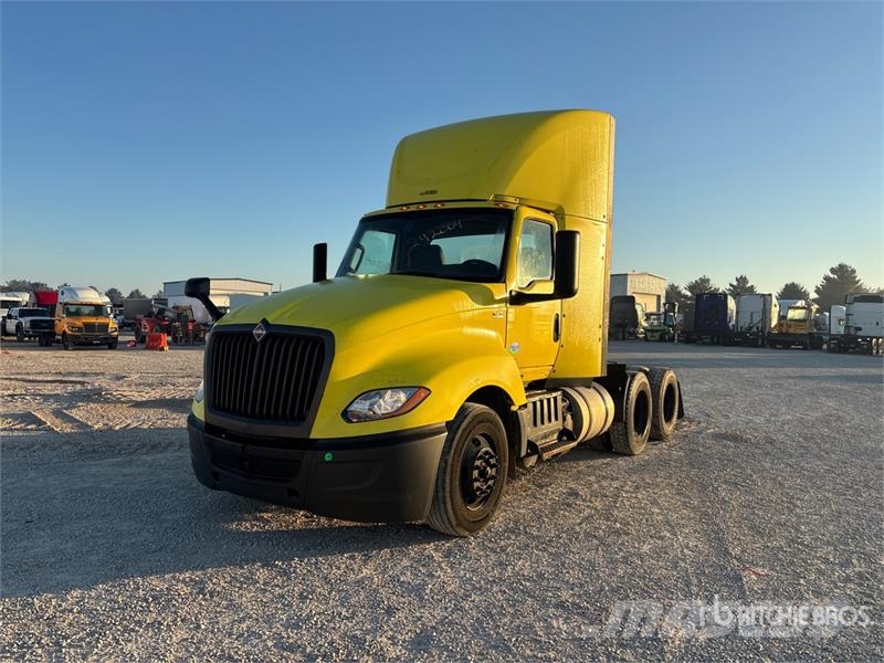 International LT625 6x4 T/A Day Cab Truck Tractor Τράκτορες