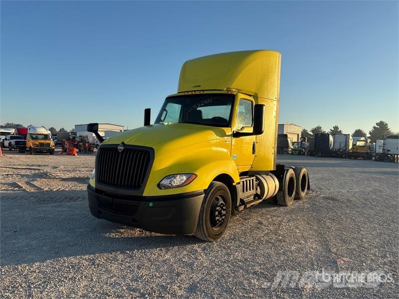 International LT625 6x4 T/A Day Cab Truck Tractor Τράκτορες