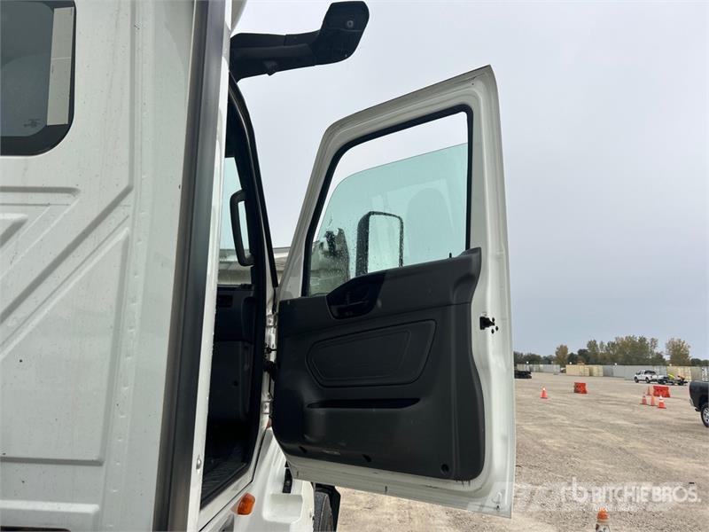 International LT625 6x4 T/A Day Cab Truck Tractor Traktorske jedinice