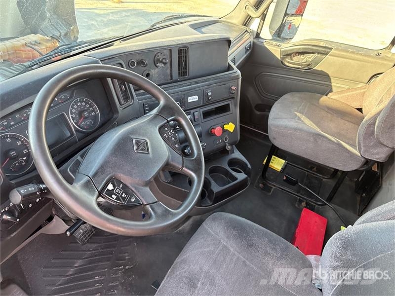 International LT625 6x4 T/A Day Cab Truck Tractor Trekkvogner