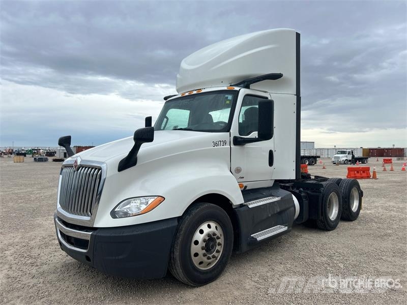 International LT625 6x4 T/A Day Cab Truck Tractor Traktorske jedinice