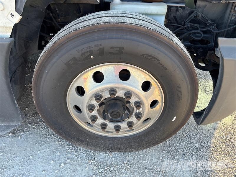 International LT625 6x4 T/A Day Cab Truck Tractor Trekkvogner