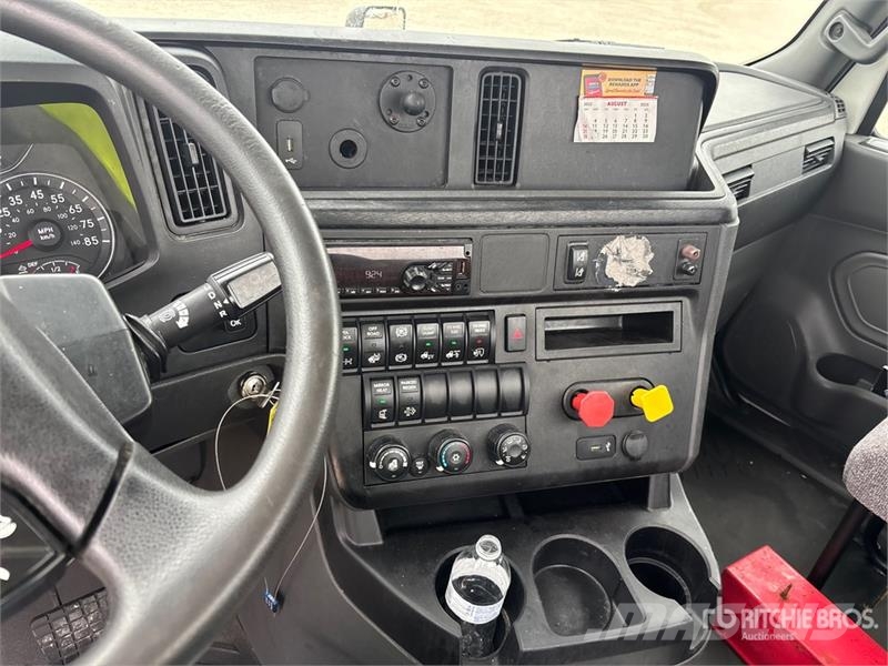 International LT625 6x4 T/A Day Cab Truck Tractor Traktorske jedinice