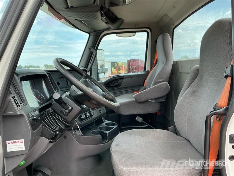 International LT625 6x4 T/A Day Cab Truck Tractor (Inoperable) Tegljači