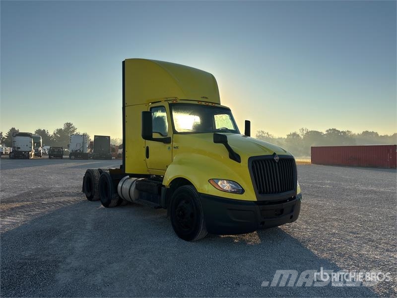 International LT625 6x4 T/A Day Cab Truck Tractor Τράκτορες