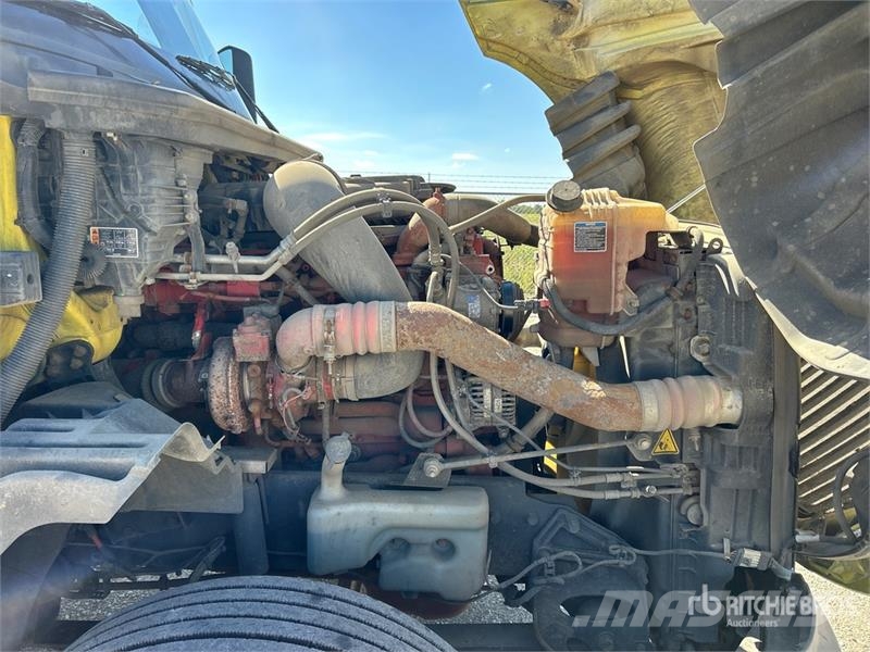 International LT625 6x4 T/A Day Cab Truck Tractor 牵引车