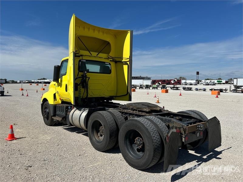 International LT625 6x4 T/A Day Cab Truck Tractor 牵引车