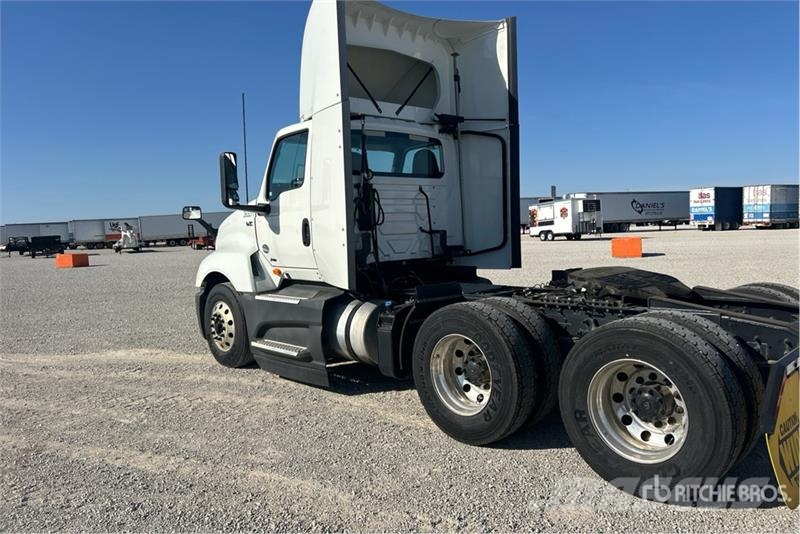 International LT625 6x4 T/A Day Cab Truck Tractor Traktorske jedinice