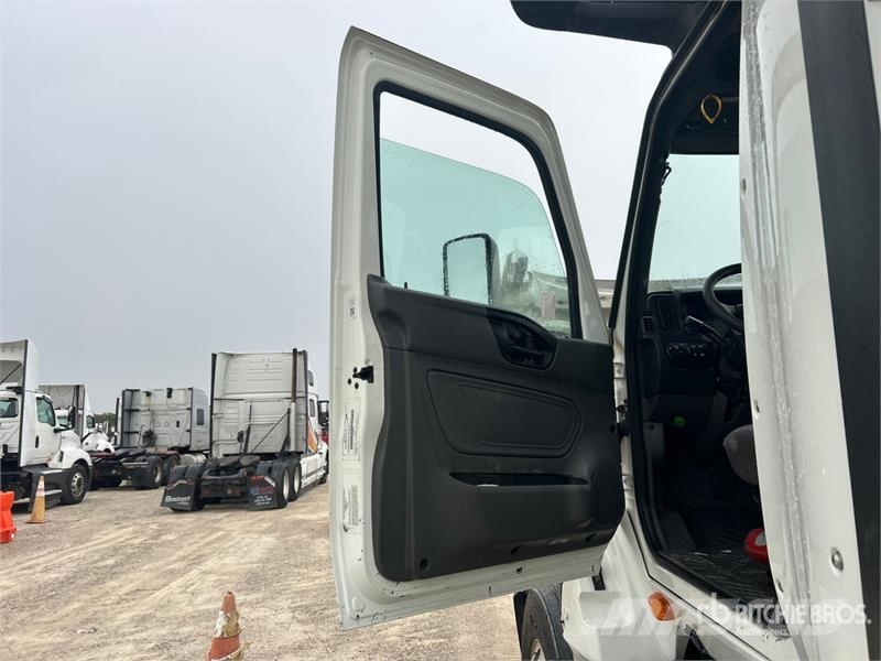 International LT625 6x4 T/A Day Cab Truck Tractor Traktorske jedinice