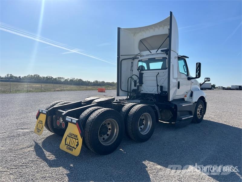 International LT625 6x4 T/A Day Cab Truck Tractor Vlačilci