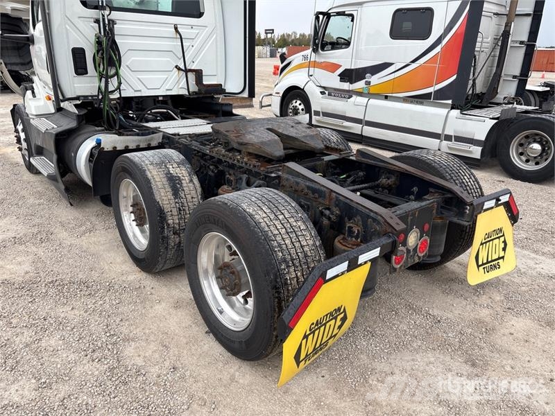 International LT625 6x4 T/A Day Cab Truck Tractor Traktorske jedinice