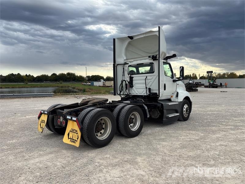 International LT625 6x4 T/A Day Cab Truck Tractor Tracteur routier