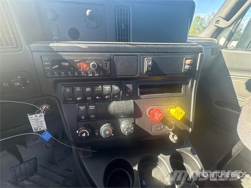 International LT625 T/A Day Cab Truck Tractor Τράκτορες