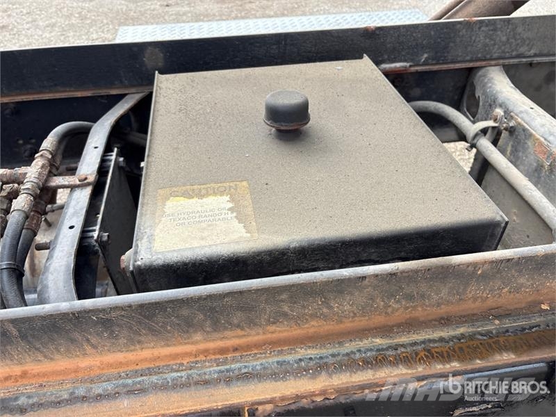 International MV 607 4x2 Rollback Truck Bergungsfahrzeuge