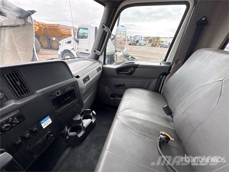 International MV 607 4x2 Rollback Truck Bergungsfahrzeuge
