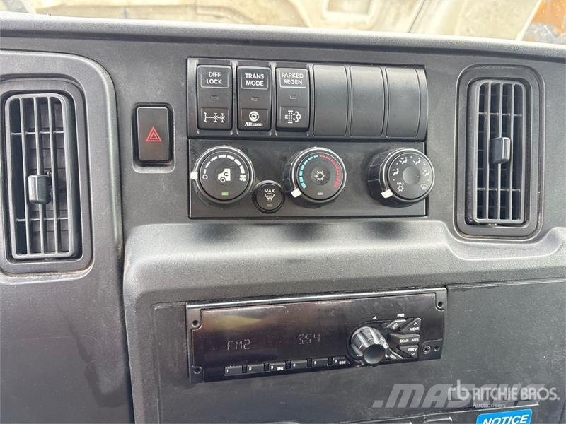 International MV 607 4x2 Rollback Truck Bergungsfahrzeuge