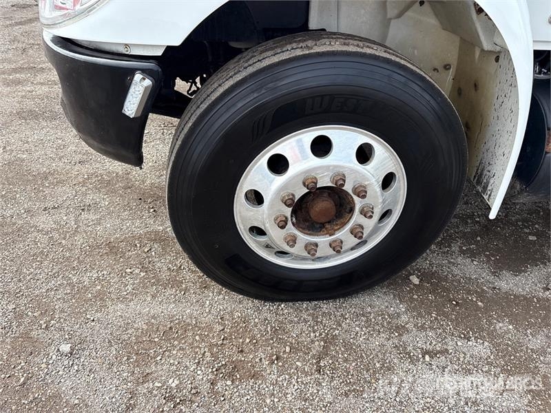 International MV 607 4x2 Rollback Truck Bergungsfahrzeuge