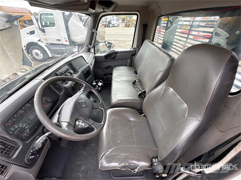International MV 607 4x2 Rollback Truck Bergungsfahrzeuge
