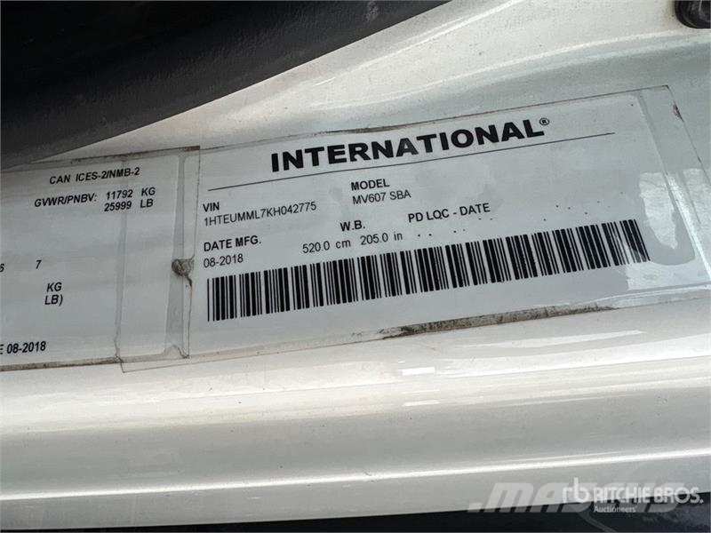 International MV 607 4x2 Rollback Truck Bergungsfahrzeuge