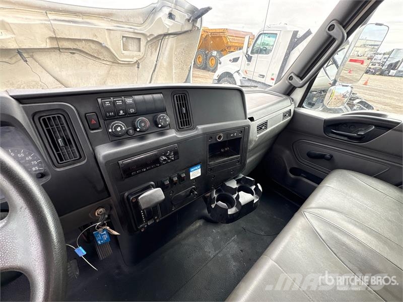 International MV 607 4x2 Rollback Truck Bergungsfahrzeuge