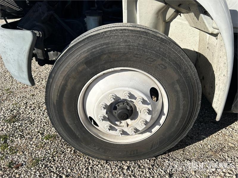 International MV607 4x2 Van Truck Fast kasse