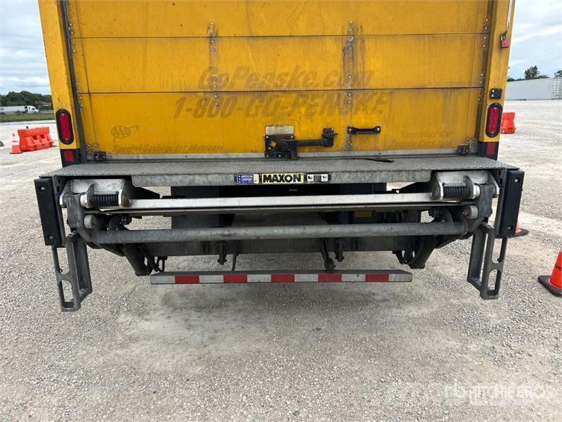 International MV607 4x2 Van Truck Bakwagens met gesloten opbouw