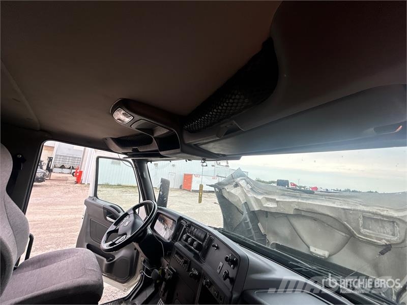 International MV607 4x2 Van Truck Kofferaufbau