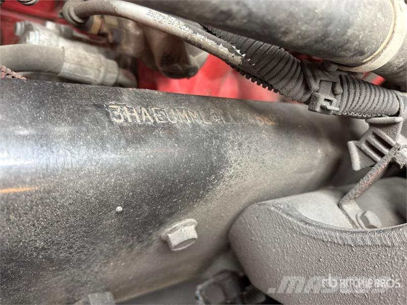 International MV607 4x2 Van Truck Sanduk kamioni