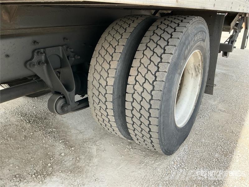 International MV607 4x2 Van Truck Autocamioane